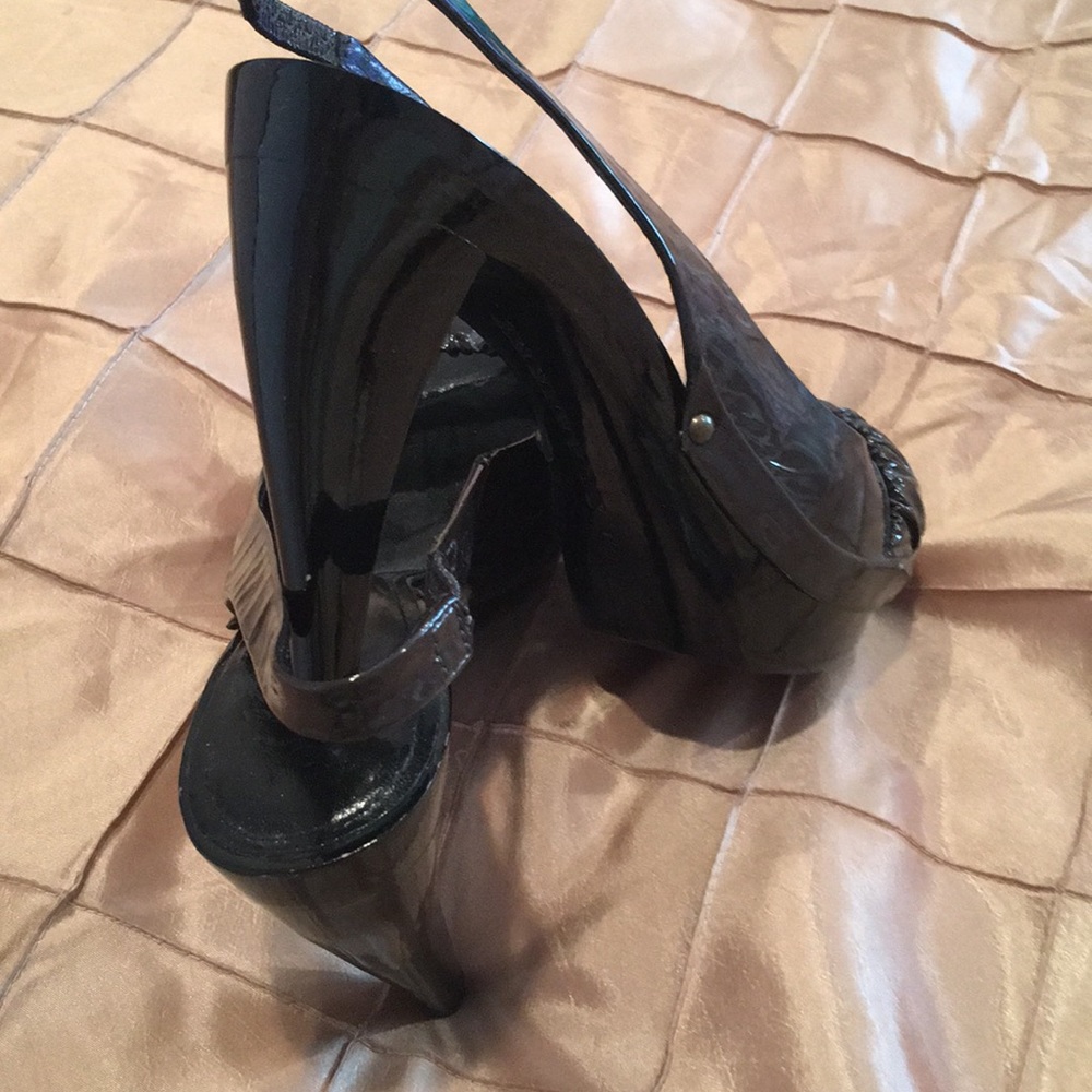 Burberry patent leather dark brown shoes - Picture 4 of 8